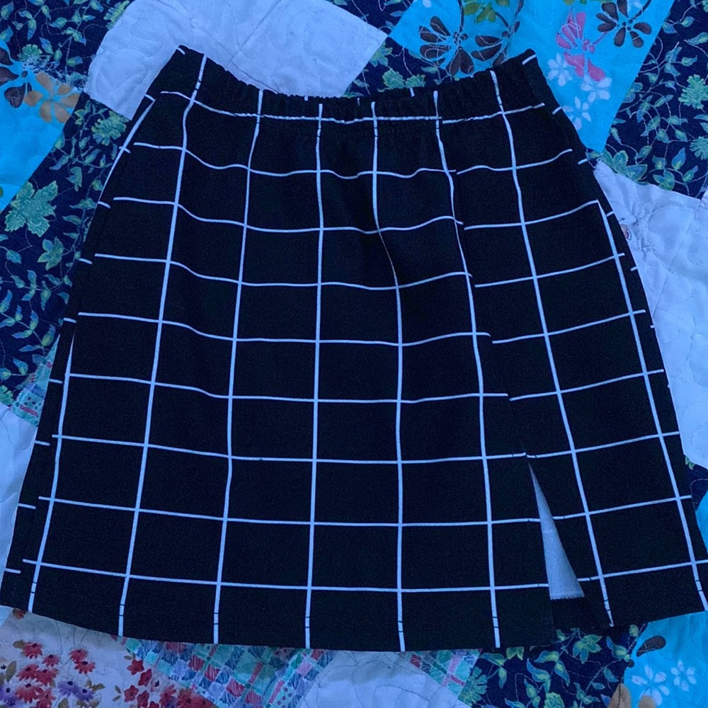black and white patterned mini skirt!